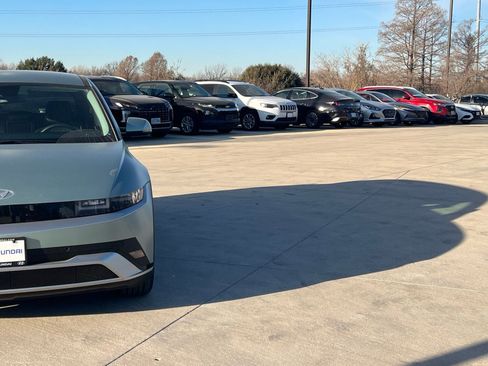 New 2026 Hyundai Ioniq 5 SEL image 3