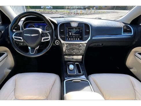 Used 2021 Chrysler 300 Touring L image 15