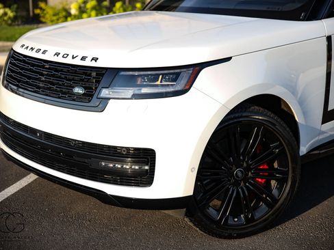 Used 2023 Land Rover Range Rover Long Wheelbase SE AWD/4WD image 4