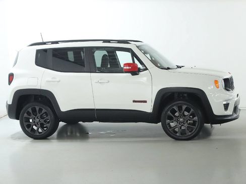 Used 2023 Jeep Renegade Latitude w/ Sun/Sound Group AWD/4WD image 11