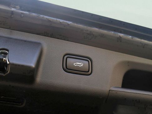 Used 2024 Hyundai Palisade SEL w/ Premium Package FWD image 7