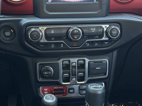 Used 2018 Jeep Wrangler Unlimited Rubicon AWD/4WD image 26