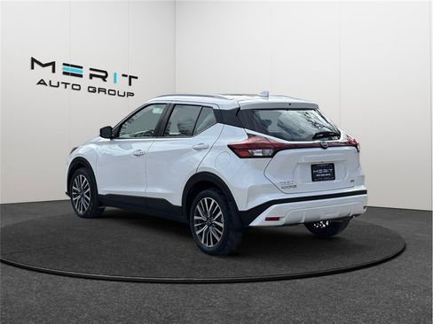 Used 2023 Nissan Kicks SV image 7