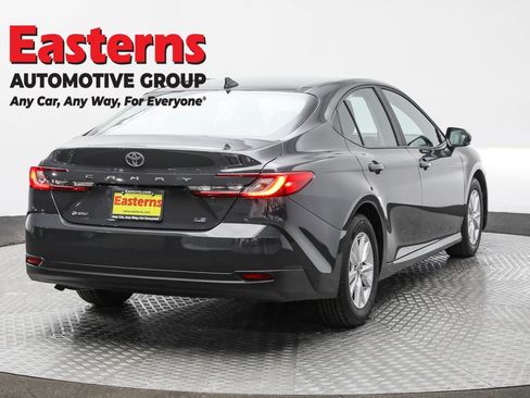 Used 2025 Toyota Camry LE FWD image 5