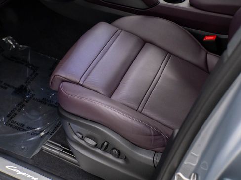 Certified 2024 Porsche Cayenne image 16