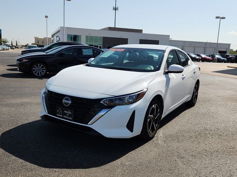 Used 2024 Nissan Sentra SV FWD image 2