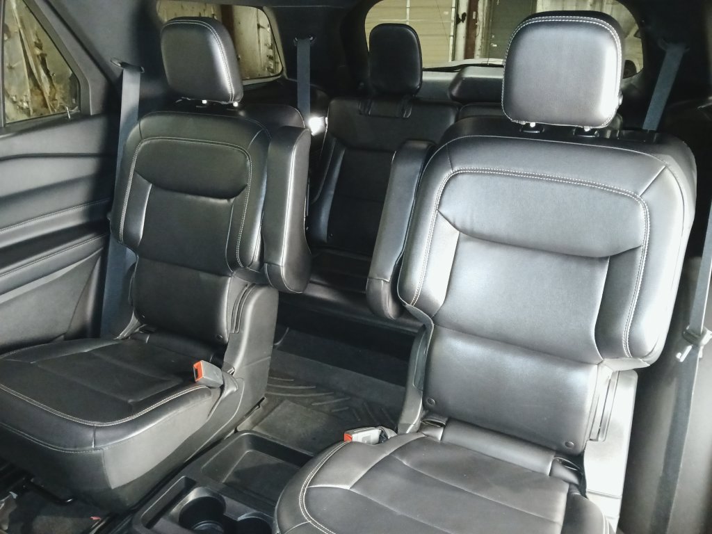 Used 2020 Ford Explorer XLT w/ Equipment Group 202A AWD/4WD image 13