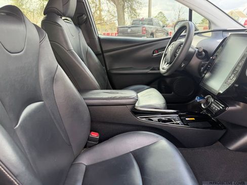 Used 2020 Toyota Prius Prime XLE image 9