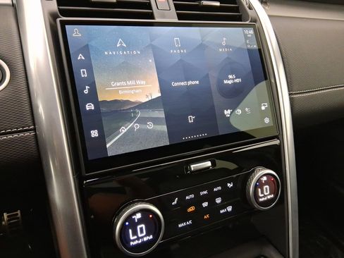 New 2025 Land Rover Discovery Dynamic SE image 24