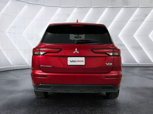 Used 2024 Mitsubishi Outlander ES FWD image 5