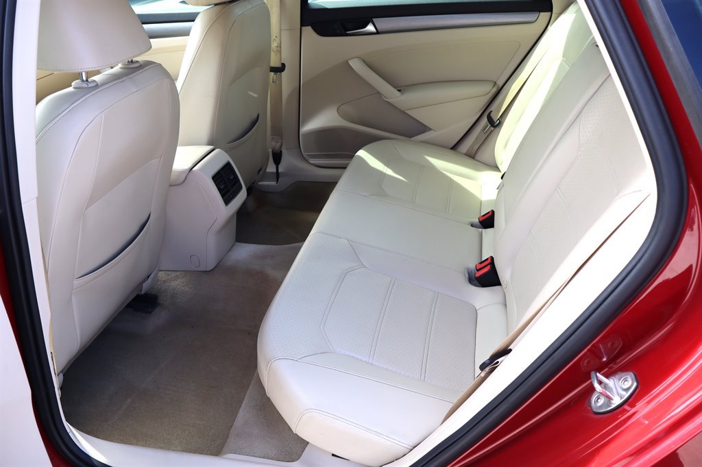 Used 2015 Volkswagen Passat TDI SE FWD image 19