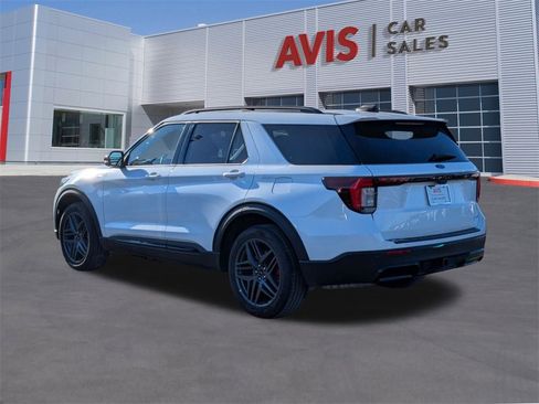 Used 2025 Ford Explorer ST-Line w/ ST-Line Street Pack image 3