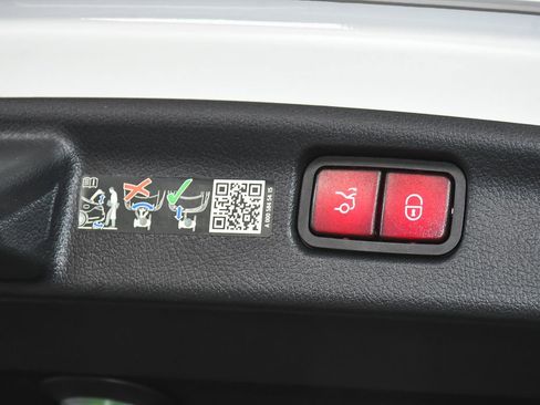 Used 2025 Mercedes-Benz C 300 4MATIC Sedan image 62