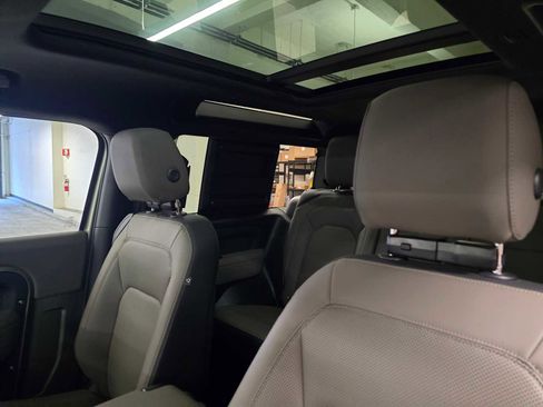 Used 2025 Land Rover Defender 90 X-Dynamic SE image 19