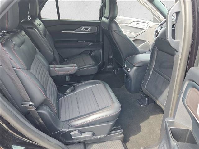 Used 2025 Ford Explorer ST-Line w/ Premium Package RWD image 19