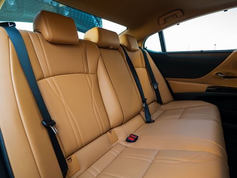 Used 2023 Lexus ES 300h Ultra Luxury image 36