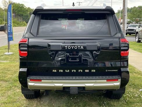 Used 2025 Toyota 4Runner Limited AWD/4WD image 4