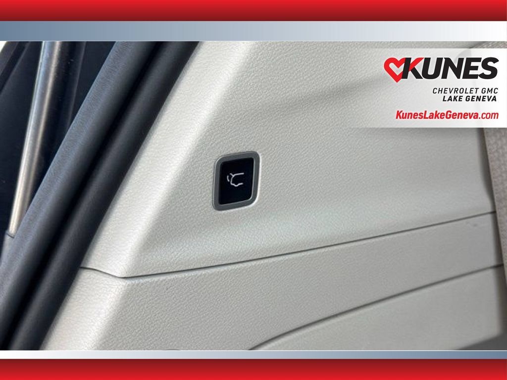 Used 2023 Chrysler Voyager LX FWD image 23