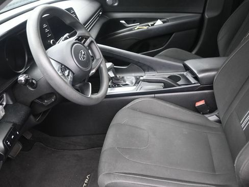 Used 2021 Hyundai Elantra SEL w/ Preferred Accessory Package FWD image 12