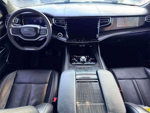 Used 2022 Jeep Wagoneer Series III w/ Flexible Seating Group image 3