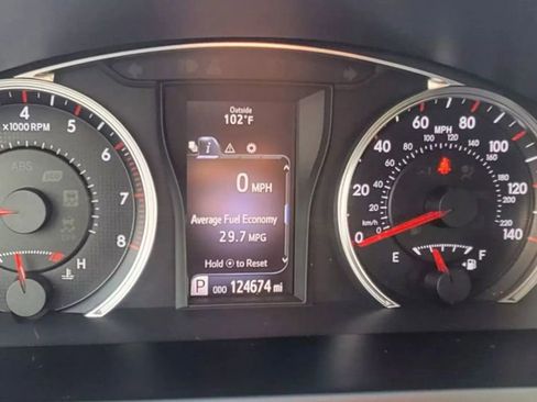 Used 2016 Toyota Camry SE image 25