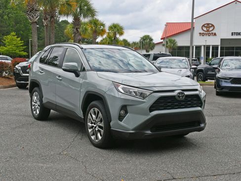 Used 2019 Toyota RAV4 XLE Premium FWD image 6