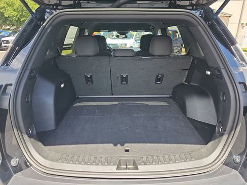 Used 2025 Chevrolet Equinox LT FWD image 12
