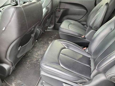 Used 2023 Chrysler Pacifica Touring-L w/ S Appearance Package image 12