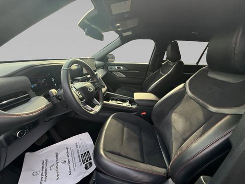 Used 2025 Ford Explorer ST image 9