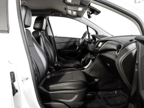 Used 2022 Chevrolet Trax LT w/ Driver Confidence Package image 31