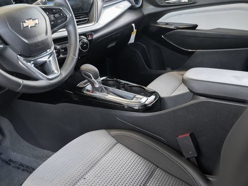 Used 2026 Chevrolet Trax LT w/ Driver Confidence Package FWD image 35