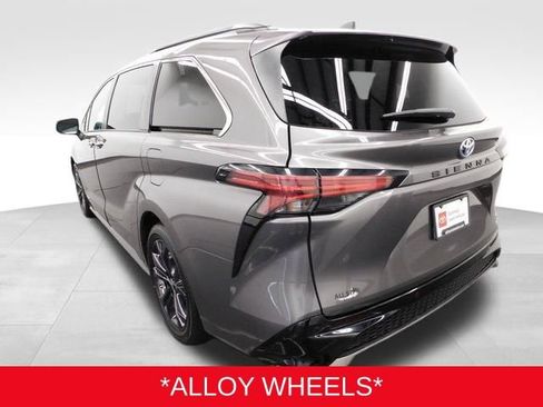 Used 2021 Toyota Sienna XSE w/ XSE Plus Package image 9