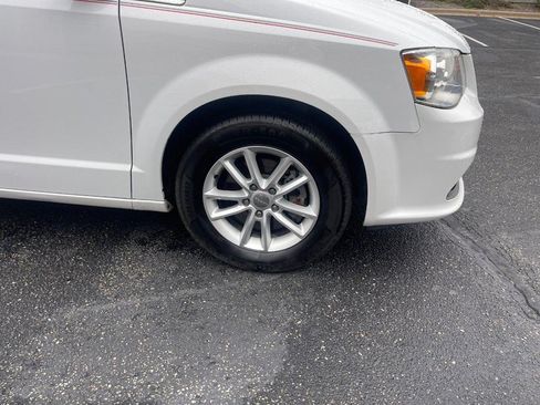 Used 2018 Dodge Grand Caravan SXT FWD image 7