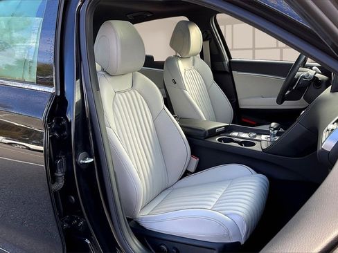Used 2025 Genesis G70 2.5T w/ Sport Prestige Package image 29
