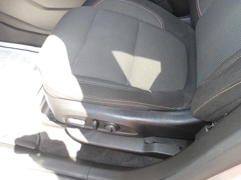 Used 2019 Chevrolet Traverse LT image 12