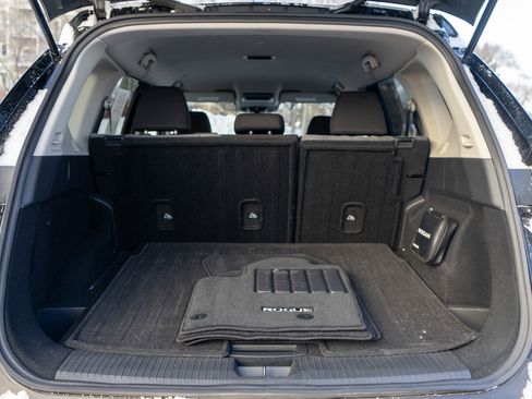 Used 2023 Nissan Rogue SV image 9