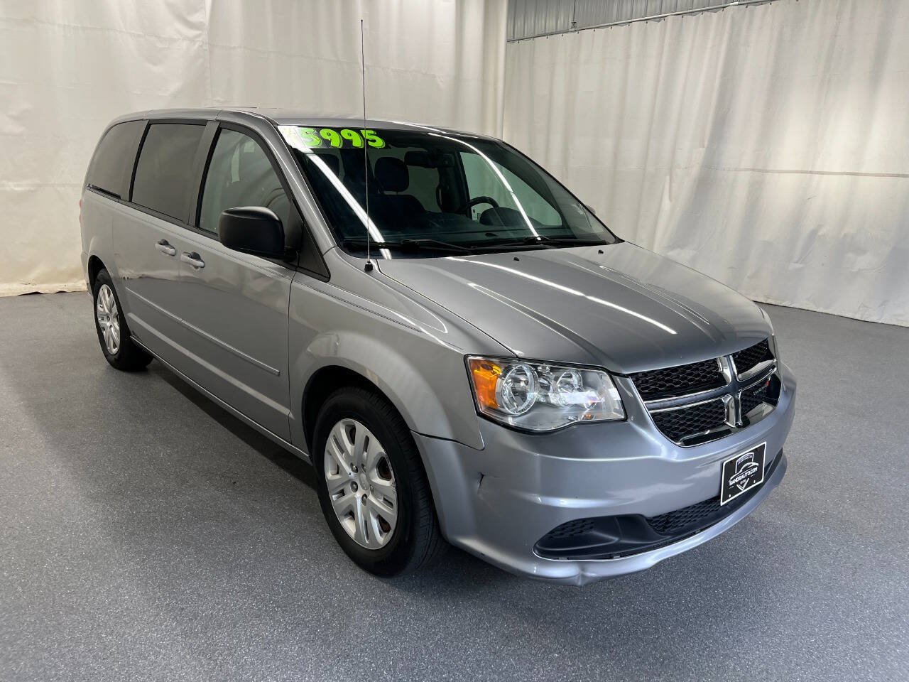 Used 2016 Dodge Grand Caravan SE w/ Quick Order Package 29E SE FWD image 3