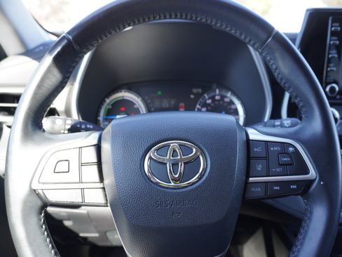 Used 2022 Toyota Highlander XLE image 27