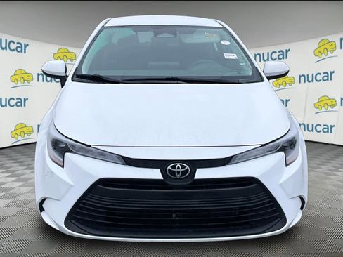 Used 2025 Toyota Corolla LE image 2