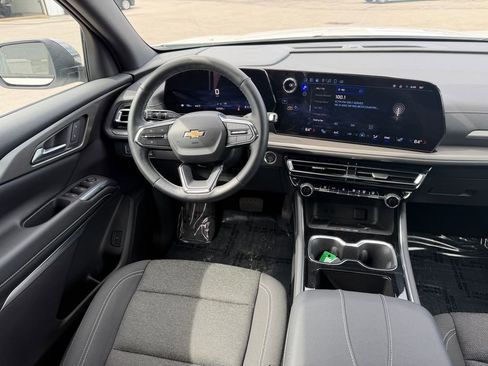 Used 2025 Chevrolet Traverse LT AWD/4WD image 19