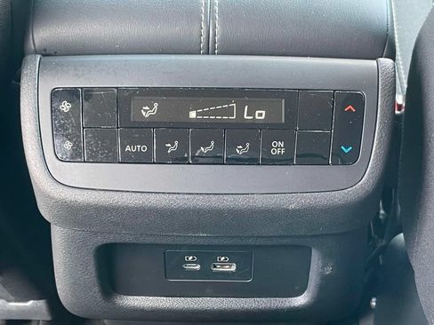 Used 2025 Nissan Pathfinder SV AWD/4WD image 12