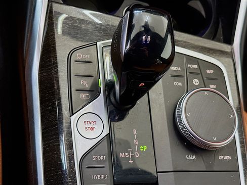 Used 2022 BMW 330e xDrive w/ Convenience Package image 25