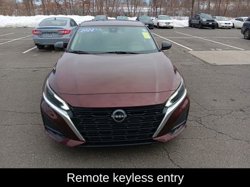 Used 2024 Nissan Altima 2.5 SV FWD image 9