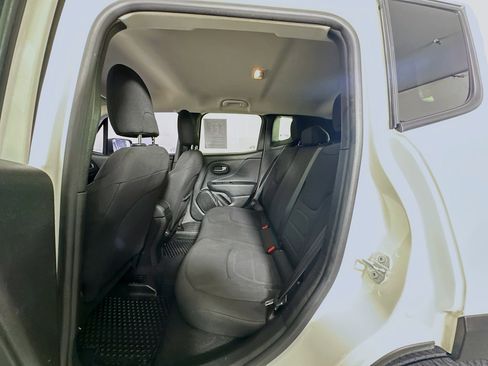 Used 2022 Jeep Renegade Latitude AWD/4WD image 27