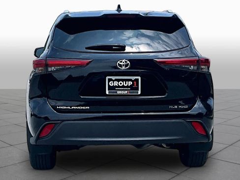 Used 2023 Toyota Highlander XLE AWD/4WD image 5