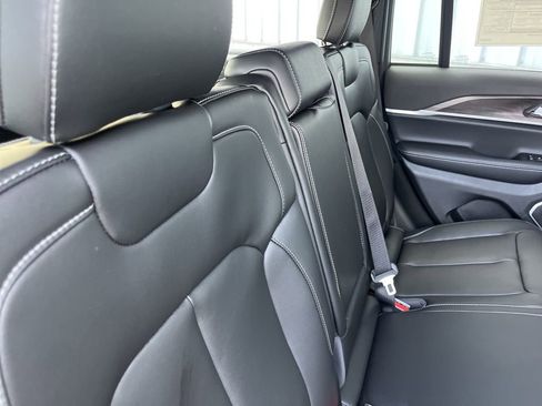 New 2025 Jeep Grand Cherokee Limited w/ Black Appearance Package image 45