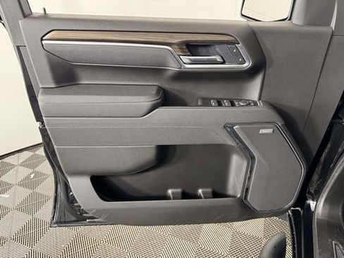 Used 2025 Chevrolet Silverado 1500 LT Trail Boss w/ Convenience Package II image 17