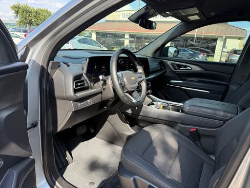 Used 2024 Chevrolet Traverse LS FWD image 12