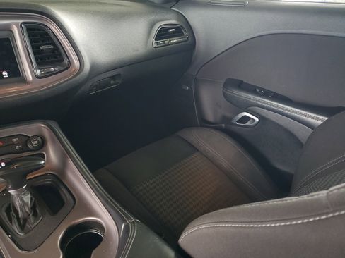 Used 2023 Dodge Challenger SXT image 10