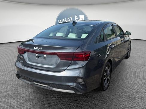 Used 2022 Kia Forte LXS w/ LXS Technology Package FWD image 3